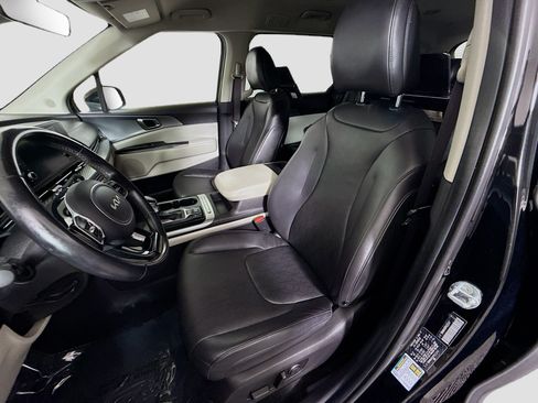Used 2023 Kia Carnival LX FWD image 22