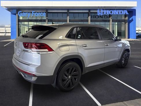 Used 2022 Volkswagen Atlas Cross Sport SE FWD image 2