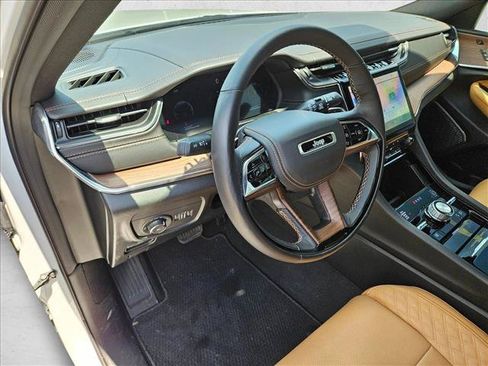 Used 2025 Jeep Grand Cherokee Summit w/ Obsidian Package AWD/4WD image 9