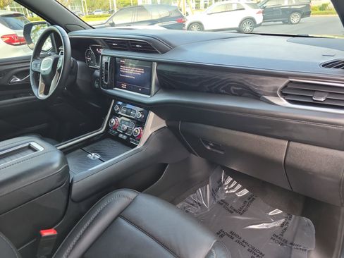 Used 2021 GMC Yukon XL Denali w/ Denali Ultimate Package image 11