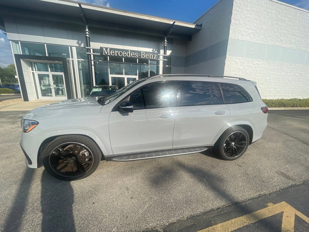 Used 2026 Mercedes-Benz GLS 580 4MATIC image 1