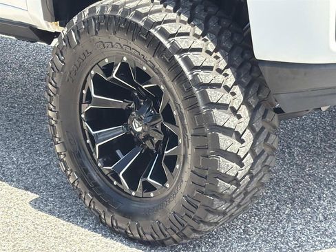 Used 2022 GMC Sierra 2500 AT4 w/ AT4 Premium Plus Package AWD/4WD image 9