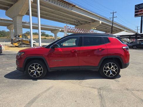 Used 2025 Jeep Compass Limited AWD/4WD image 10