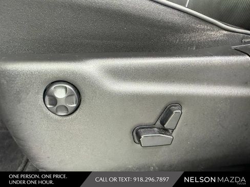 Used 2019 Jeep Grand Cherokee Overland RWD image 18