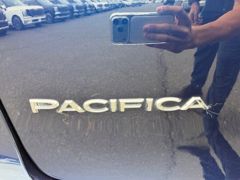 Used 2017 Chrysler Pacifica Limited w/ UConnect Theater Package image 24