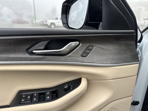 New 2025 Jeep Grand Cherokee L Limited w/ Trailer Tow Package image 12