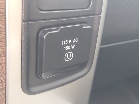 Used 2016 RAM 1500 Laramie w/ Convenience Group AWD/4WD image 31