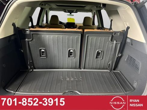 New 2025 Nissan Pathfinder Platinum image 7