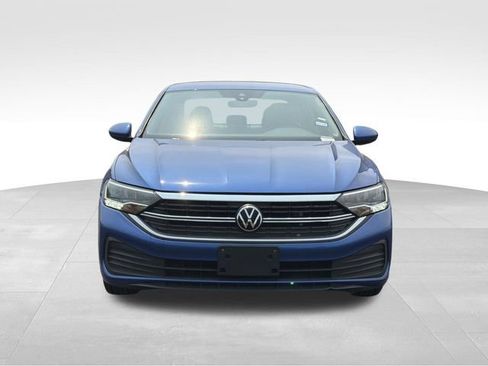 Used 2024 Volkswagen Jetta SE FWD image 2