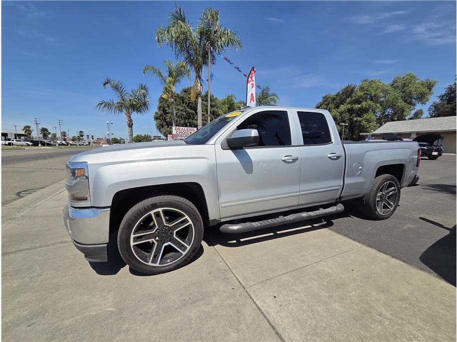 Used 2019 Chevrolet Silverado 1500 LT w/ LPO, Black Pack AWD/4WD image 2
