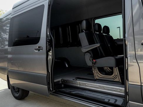 Used 2025 Mercedes-Benz Sprinter 2500 image 10