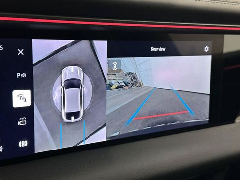 Certified 2025 Porsche Macan 4S Electric AWD/4WD image 30