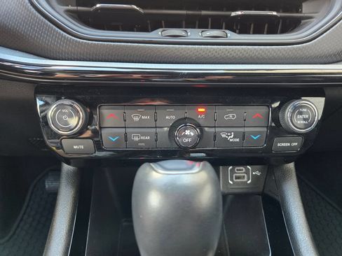 Used 2025 Jeep Compass Trailhawk AWD/4WD image 25