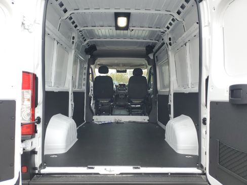 New 2025 RAM ProMaster 1500 w/ Quick Order Package 22G SLT image 11
