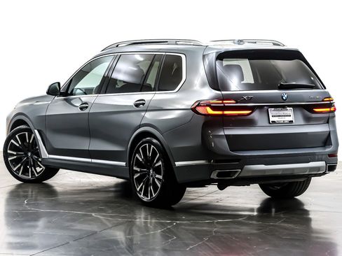 Used 2024 BMW X7 xDrive40i w/ Premium Package image 13