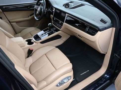 Certified 2023 Porsche Macan Turbo image 31