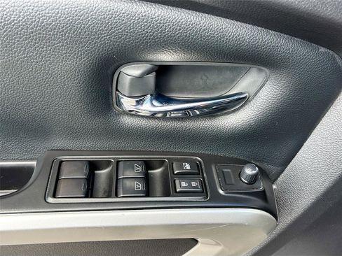 Used 2023 Nissan Titan SV image 17