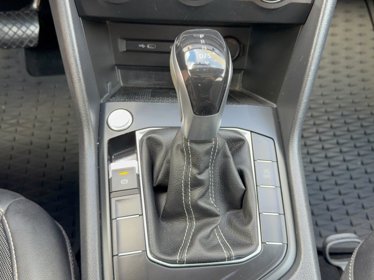 Used 2022 Volkswagen Taos SE w/ Panoramic Sunroof Package FWD image 21