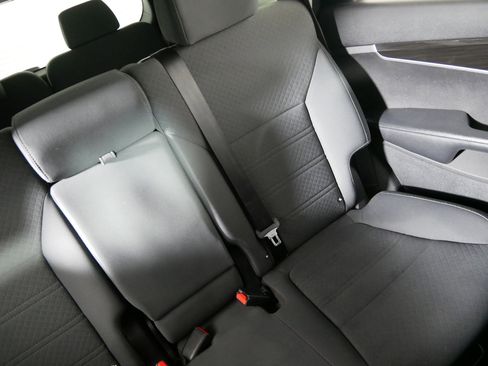 Used 2019 Kia Sorento LX AWD/4WD image 14
