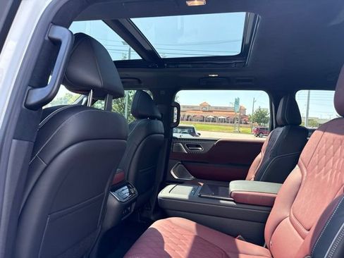 Used 2026 INFINITI QX80 Autograph w/ Premium Cargo Package AWD/4WD image 5