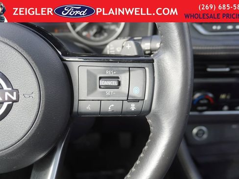 Used 2023 Nissan Rogue SL image 26