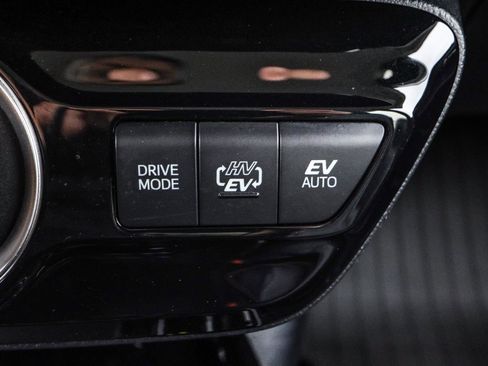 Used 2020 Toyota Prius Prime Limited FWD image 31
