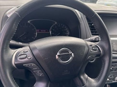 Used 2018 Nissan Pathfinder SL w/ Midnight Edition Package image 11