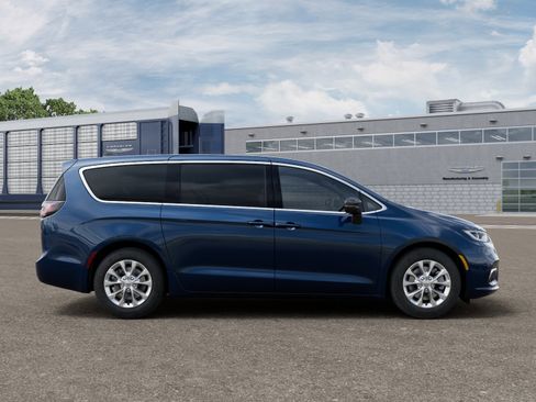 New 2025 Chrysler Pacifica Select AWD/4WD image 21