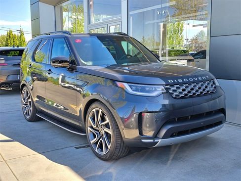 New 2025 Land Rover Discovery S image 8