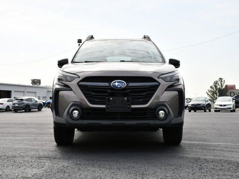 Used 2024 Subaru Outback Premium AWD/4WD image 2