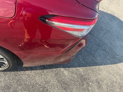 Used 2018 Toyota Camry SE w/ Moonroof Package FWD image 16