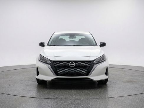 Used 2025 Nissan Altima 2.5 SV image 2