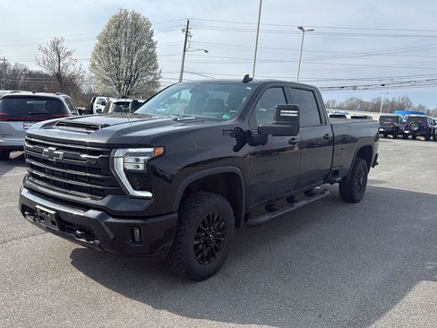 Used 2024 Chevrolet Silverado 2500 LTZ w/ LTZ Plus Package image 3