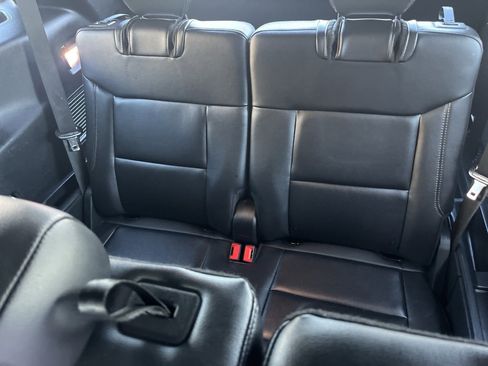 Used 2023 Ford Explorer Limited image 12