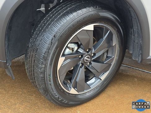 Used 2025 Nissan Rogue SV image 28