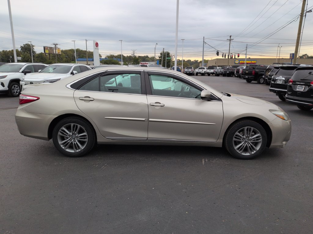 Used 2017 Toyota Camry SE FWD image 6