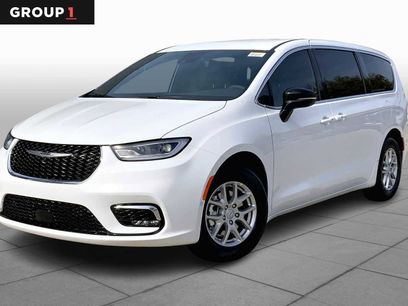 New 2026 Chrysler Pacifica Select