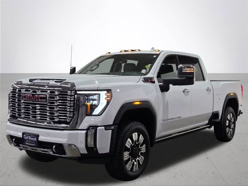 Used 2025 GMC Sierra 3500 Denali w/ Denali Reserve Package image 2