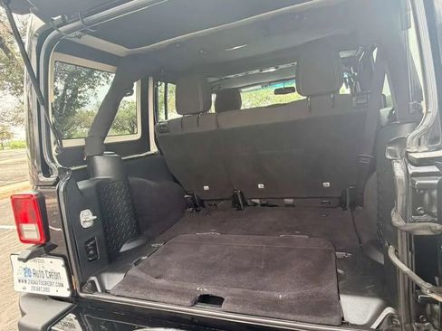 Used 2017 Jeep Wrangler Unlimited Sahara w/ Connectivity Group image 26