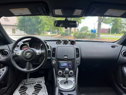 Used 2015 Nissan 370Z Coupe RWD image 16