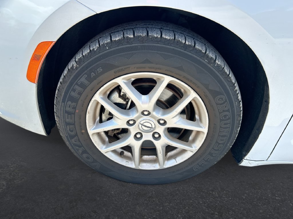 Used 2024 Chrysler Pacifica Touring-L FWD image 10