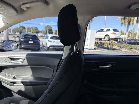 Used 2021 Ford Edge SE image 12