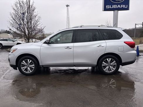 Used 2018 Nissan Pathfinder SV image 7