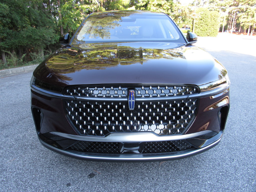 Used 2024 Lincoln Nautilus Premier AWD/4WD image 10