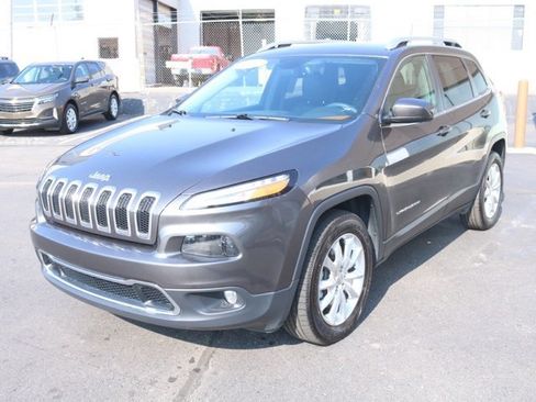 Used 2017 Jeep Cherokee Limited image 10