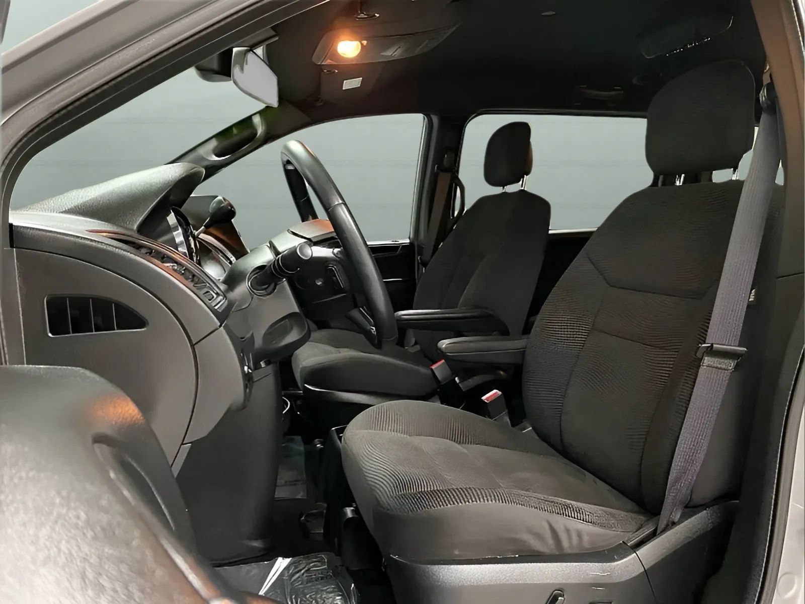 Used 2020 Dodge Grand Caravan SE FWD image 10