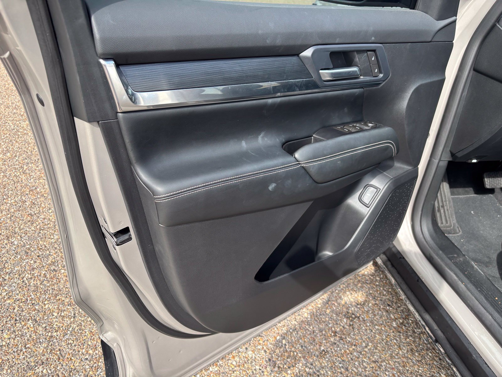 Used 2026 GMC Terrain Elevation w/ Elevation Premium Package FWD image 9