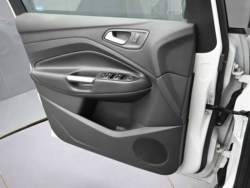 Used 2017 Ford C-MAX Energi SE FWD image 10