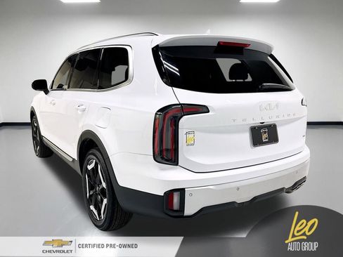 Used 2024 Kia Telluride EX w/ EX Captain's Chair Package AWD/4WD image 9
