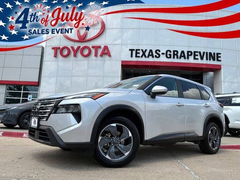Used 2025 Nissan Rogue SV FWD image 1